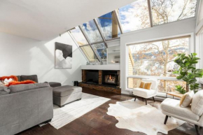 Epic Vail Views, Pet Friendly 3BD with Hot Tub